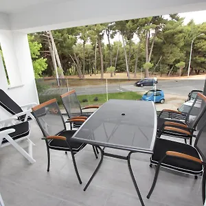 apartment-karlo-1-rovinj.in-istria.net/
