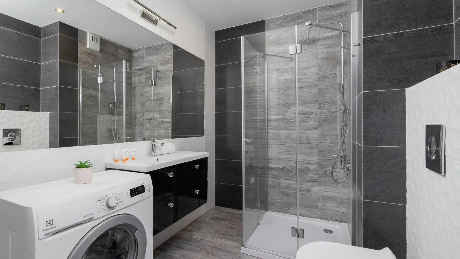 Zablocie Pet-Friendly Slusarska Apartment By Noclegi Renters Krakow